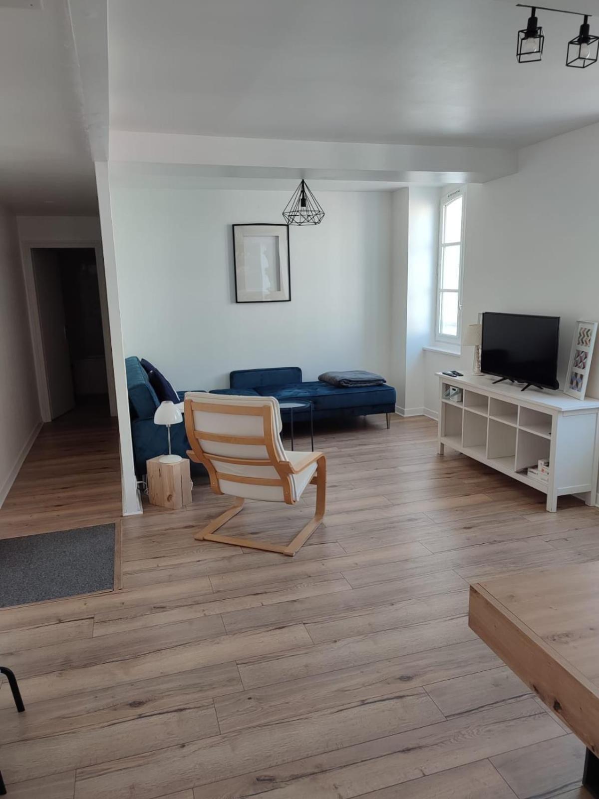 Saint Esprit 2-room *