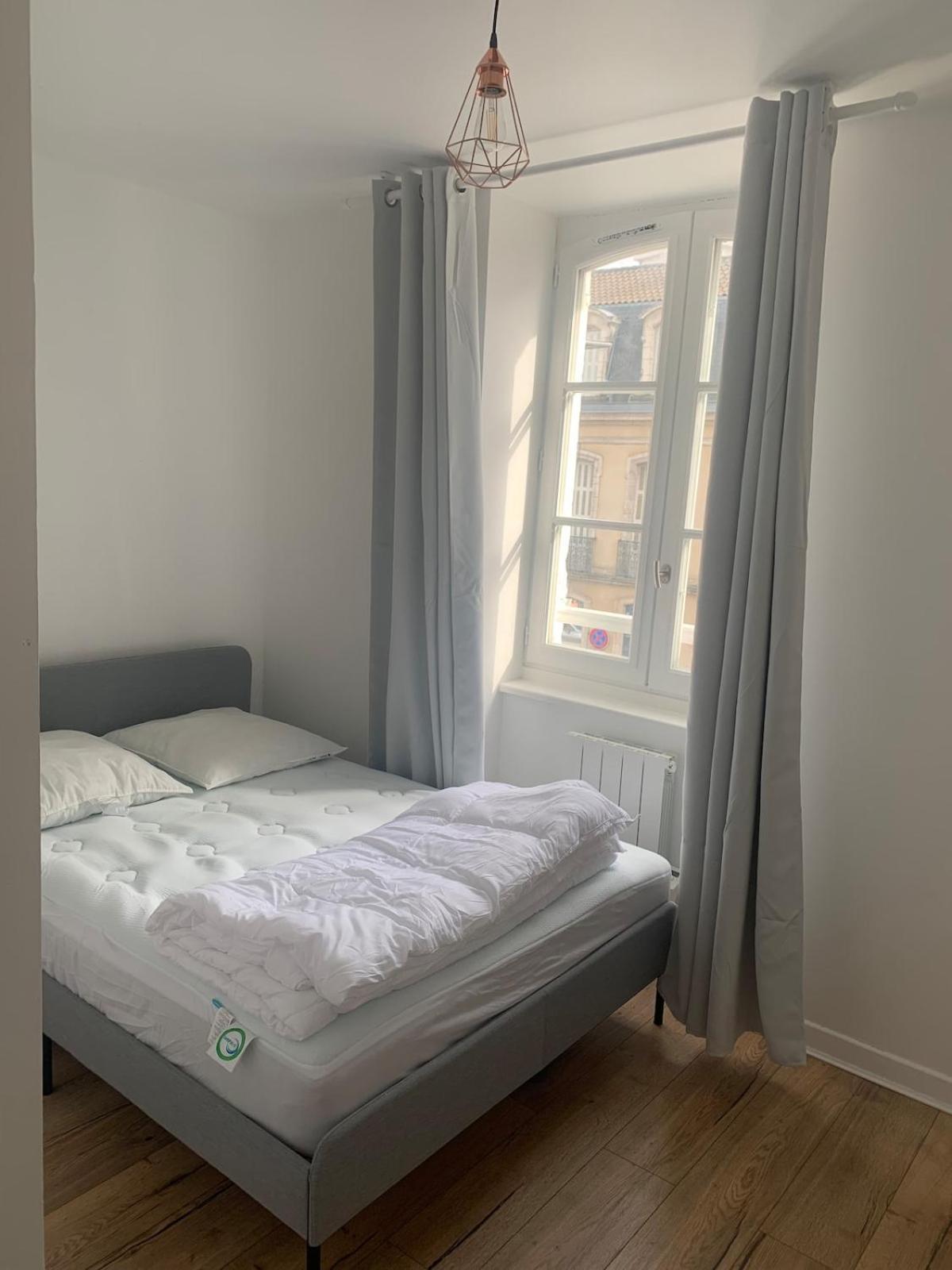 Saint Esprit 2-room